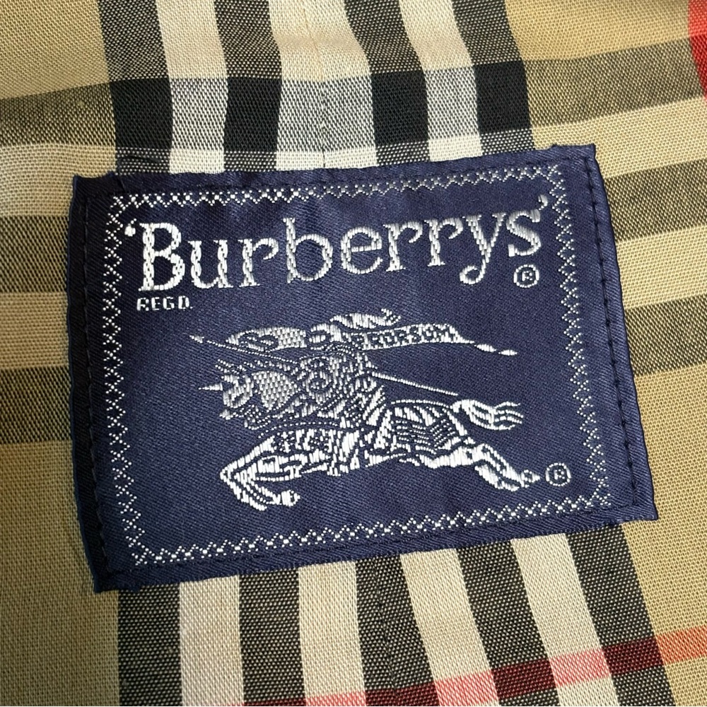 Burberry trench coat. - Picture 12 of 16